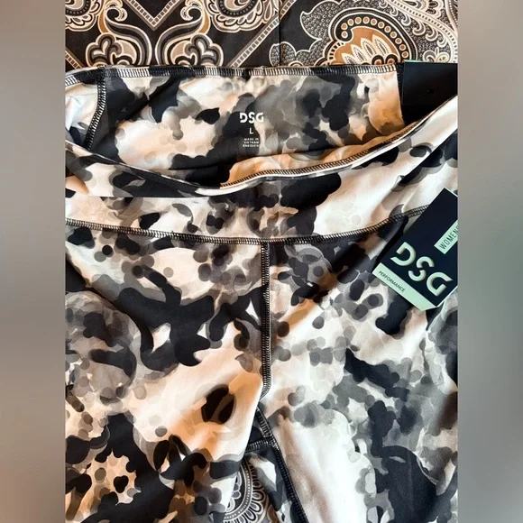 DSG Performance High Rise Capri Workout Leggings Large - Picture 2 of 6